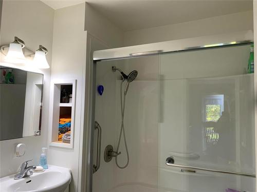 109 Williams Avenue W, Langruth, MB - Indoor Photo Showing Bathroom