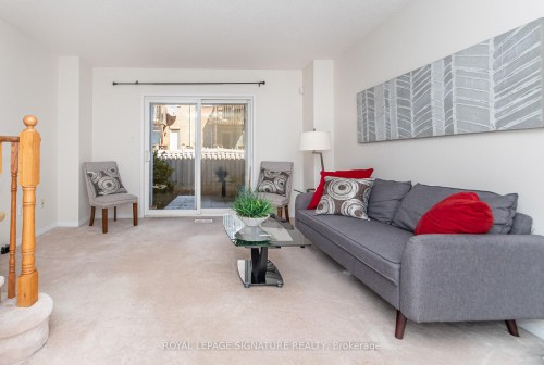7131 Chatham Court, Mississauga, ON - Indoor Photo Showing Living Room