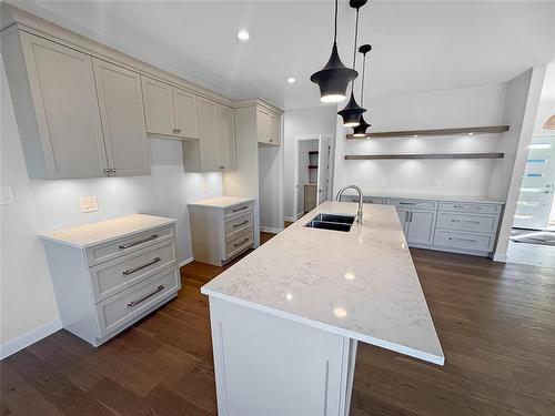 39 Fieldstone Crescent, Brandon, MB - Indoor Photo Showing Kitchen With Double Sink With Upgraded Kitchen