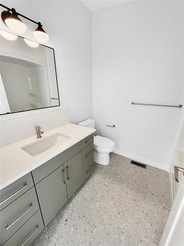 39 Fieldstone Crescent, Brandon, MB - Indoor Photo Showing Bathroom