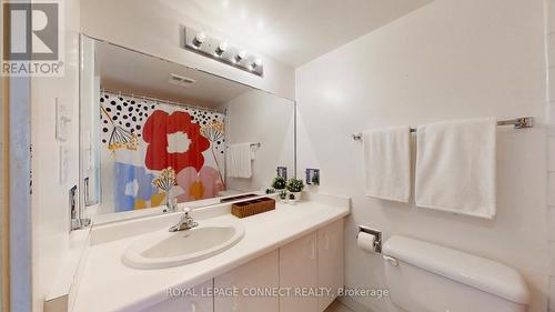 1002 - 47 St Clair Avenue W, Toronto, ON - Indoor Photo Showing Bathroom