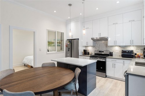 3365 Barrington Rd, Nanaimo, BC - Indoor Photo Showing Kitchen With Double Sink With Upgraded Kitchen