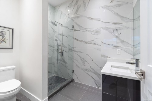 3365 Barrington Rd, Nanaimo, BC - Indoor Photo Showing Bathroom