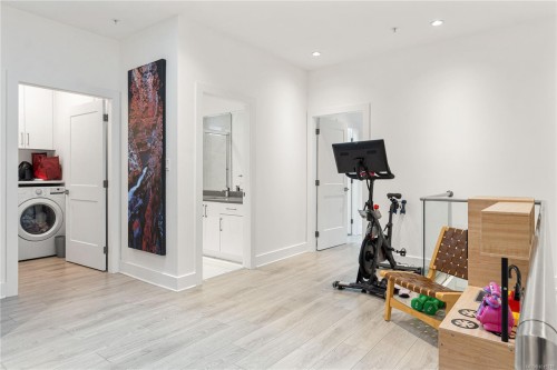 3365 Barrington Rd, Nanaimo, BC - Indoor