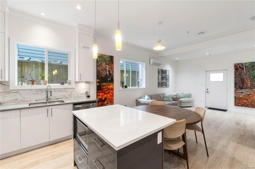 3365 Barrington Rd, Nanaimo, BC - Indoor Photo Showing Kitchen