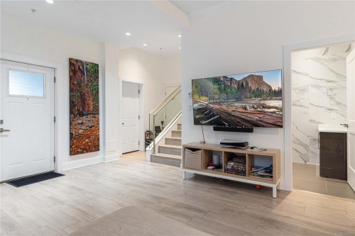 3365 Barrington Rd, Nanaimo, BC - Indoor