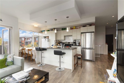 309-3815 Rowland Ave, Saanich, BC - Indoor Photo Showing Kitchen With Upgraded Kitchen