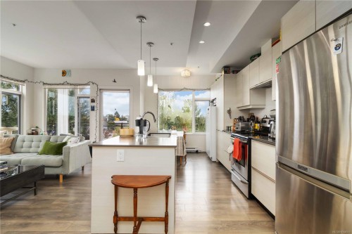 309-3815 Rowland Ave, Saanich, BC - Indoor Photo Showing Kitchen With Upgraded Kitchen