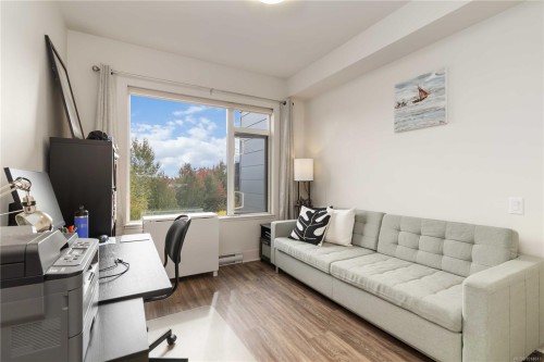 309-3815 Rowland Ave, Saanich, BC - Indoor Photo Showing Living Room