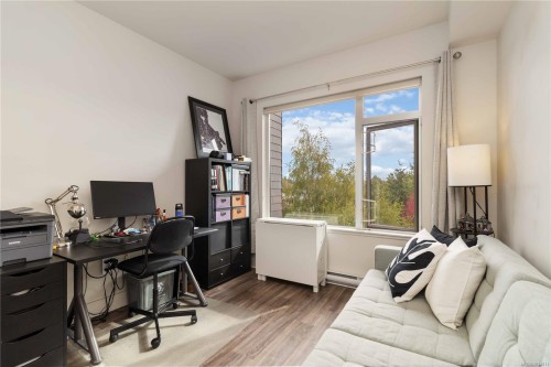 309-3815 Rowland Ave, Saanich, BC - Indoor Photo Showing Office