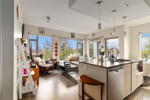 309-3815 Rowland Ave, Saanich, BC - Indoor Photo Showing Kitchen With Double Sink With Upgraded Kitchen