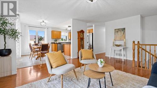 323 Mapleview Road, Quinte West (Murray Ward), ON - Indoor Photo Showing Living Room