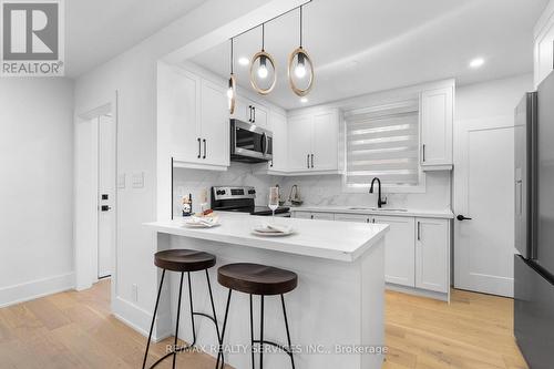 74 West 3Rd Street, Hamilton, ON - Indoor Photo Showing Kitchen With Upgraded Kitchen