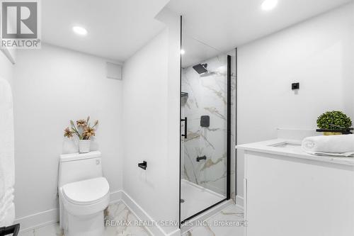 74 West 3Rd Street, Hamilton, ON - Indoor Photo Showing Bathroom