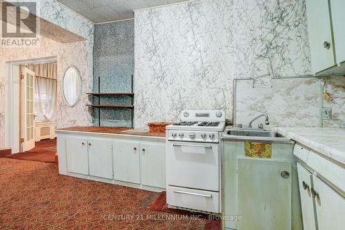 99 Blake Street, Hamilton, ON - Indoor Photo Showing Kitchen