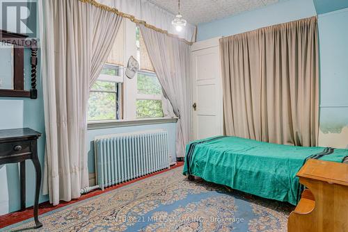 99 Blake Street, Hamilton, ON - Indoor Photo Showing Bedroom