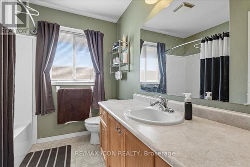 57 Tweedsdale Street, Kitchener, ON - Indoor Photo Showing Bathroom
