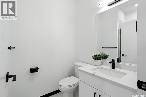 319 Woolf Bay, Saskatoon, SK - Indoor Photo Showing Bathroom
