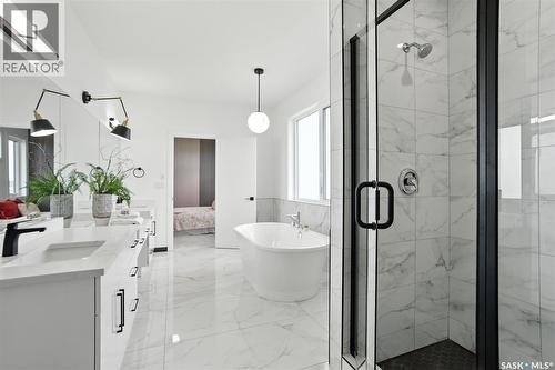 319 Woolf Bay, Saskatoon, SK - Indoor Photo Showing Bathroom