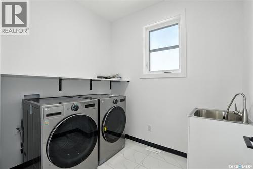 319 Woolf Bay, Saskatoon, SK - Indoor Photo Showing Laundry Room