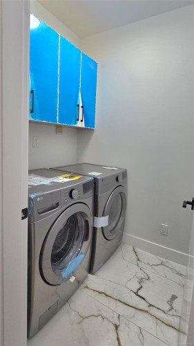 20 Leam Rd, Nanaimo, BC - Indoor Photo Showing Laundry Room