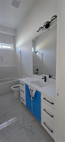 20 Leam Rd, Nanaimo, BC - Indoor Photo Showing Bathroom