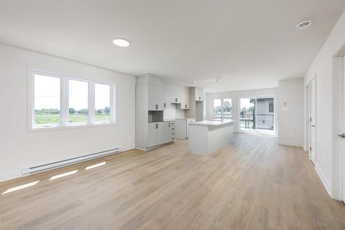 Overall view - 203-162 Rue Notre-Dame, Salaberry-De-Valleyfield, QC - Indoor Photo Showing Other Room