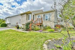 715 Rue du Boisé  Saint-Jérôme, QC J7Z 6T8