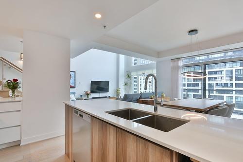 Vue d'ensemble - 714-700 Rue Des Éclaircies, Brossard, QC - Indoor Photo Showing Kitchen With Double Sink