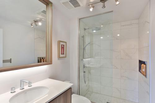 Salle de bains attenante à la CCP - 714-700 Rue Des Éclaircies, Brossard, QC - Indoor Photo Showing Bathroom