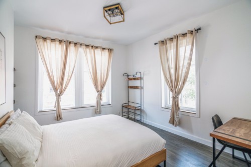 Dwelling - 1015  - 1023 Rue St-Jean, Québec (La Cité-Limoilou), QC - Indoor Photo Showing Bedroom