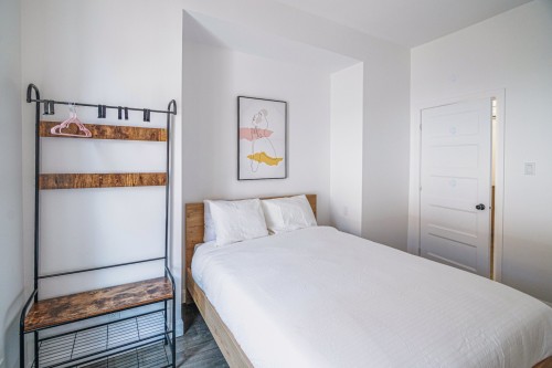 Dwelling - 1015  - 1023 Rue St-Jean, Québec (La Cité-Limoilou), QC - Indoor Photo Showing Bedroom
