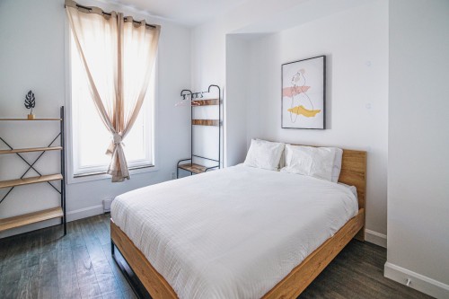 Dwelling - 1015  - 1023 Rue St-Jean, Québec (La Cité-Limoilou), QC - Indoor Photo Showing Bedroom