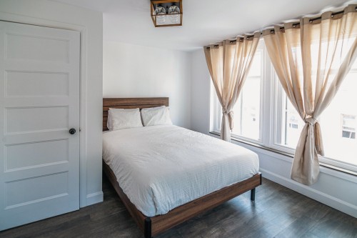 Dwelling - 1015  - 1023 Rue St-Jean, Québec (La Cité-Limoilou), QC - Indoor Photo Showing Bedroom