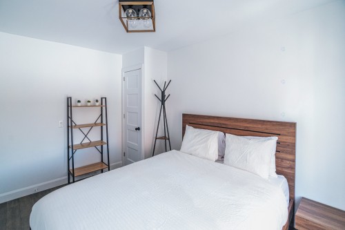 Dwelling - 1015  - 1023 Rue St-Jean, Québec (La Cité-Limoilou), QC - Indoor Photo Showing Bedroom