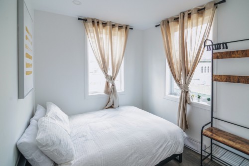 Dwelling - 1015  - 1023 Rue St-Jean, Québec (La Cité-Limoilou), QC - Indoor Photo Showing Bedroom
