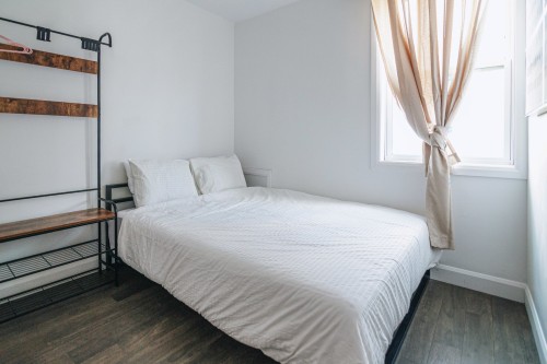 Dwelling - 1015  - 1023 Rue St-Jean, Québec (La Cité-Limoilou), QC - Indoor Photo Showing Bedroom
