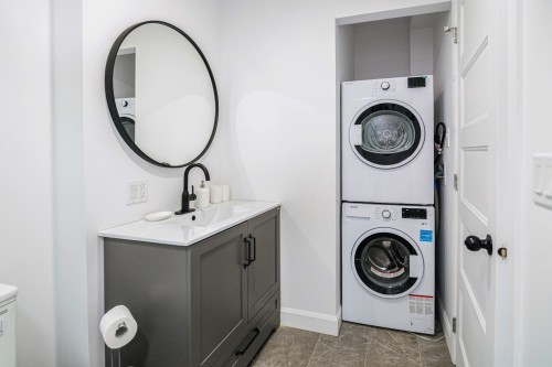 Dwelling - 1015  - 1023 Rue St-Jean, Québec (La Cité-Limoilou), QC - Indoor Photo Showing Laundry Room