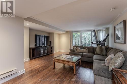 149 North Shore Boulevard E, Burlington, ON - Indoor Photo Showing Living Room