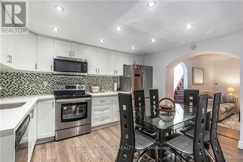 182 John Street, Hamilton, ON - Indoor Photo Showing Kitchen With Stainless Steel Kitchen With Upgraded Kitchen