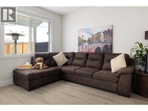 1999 15 Avenue Unit# 25, Vernon, BC - Indoor Photo Showing Living Room