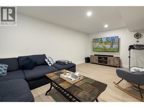 1999 15 Avenue Unit# 25, Vernon, BC - Indoor Photo Showing Living Room