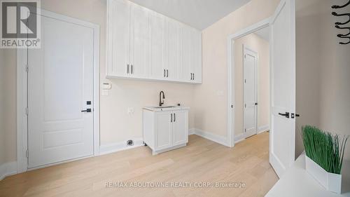 1 West Avenue, Hamilton, ON - Indoor Photo Showing Other Room