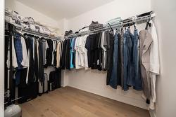 Walk-in closet - 
