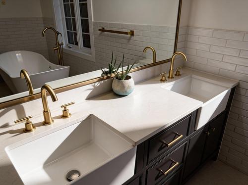 Bathroom - 649 Ch. Du Lac-Quenouille, Lac-Supérieur, QC - Indoor Photo Showing Kitchen