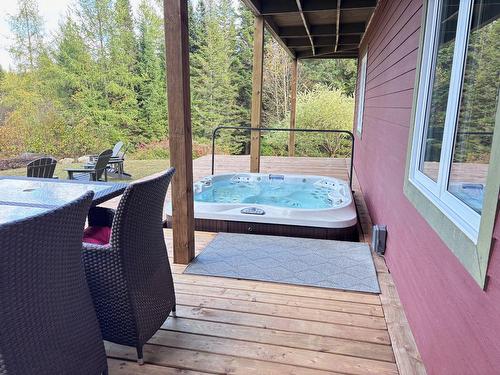 Hot tub - 649 Ch. Du Lac-Quenouille, Lac-Supérieur, QC - Outdoor With Deck Patio Veranda With Exterior
