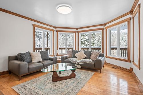 Living room - 649 Ch. Du Lac-Quenouille, Lac-Supérieur, QC - Indoor Photo Showing Living Room