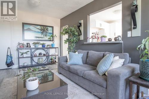 203 Oshawa Boulevard S, Oshawa (Central), ON - Indoor Photo Showing Living Room