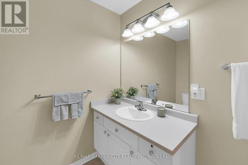 176 Beckett Crescent, Pelham (Fonthill), ON - Indoor Photo Showing Bathroom