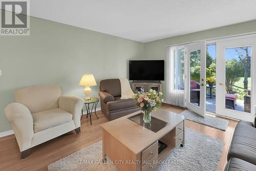176 Beckett Crescent, Pelham (Fonthill), ON - Indoor Photo Showing Living Room
